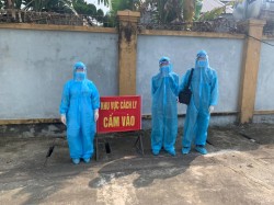 Bệnh viện Tâm thần Nghệ An đã cử một đoàn công tác đến tại khu cách ly Trường Cao đẳng Du lịch thương mại Nghệ An, phối hợp xử lý một trường hợp cách ly có rối loạn tâm thần nặng