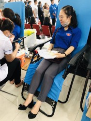 GIỌT MÁU HỒNG
