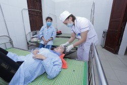 Hình ảnh chăm sóc bệnh nhân tại khoa