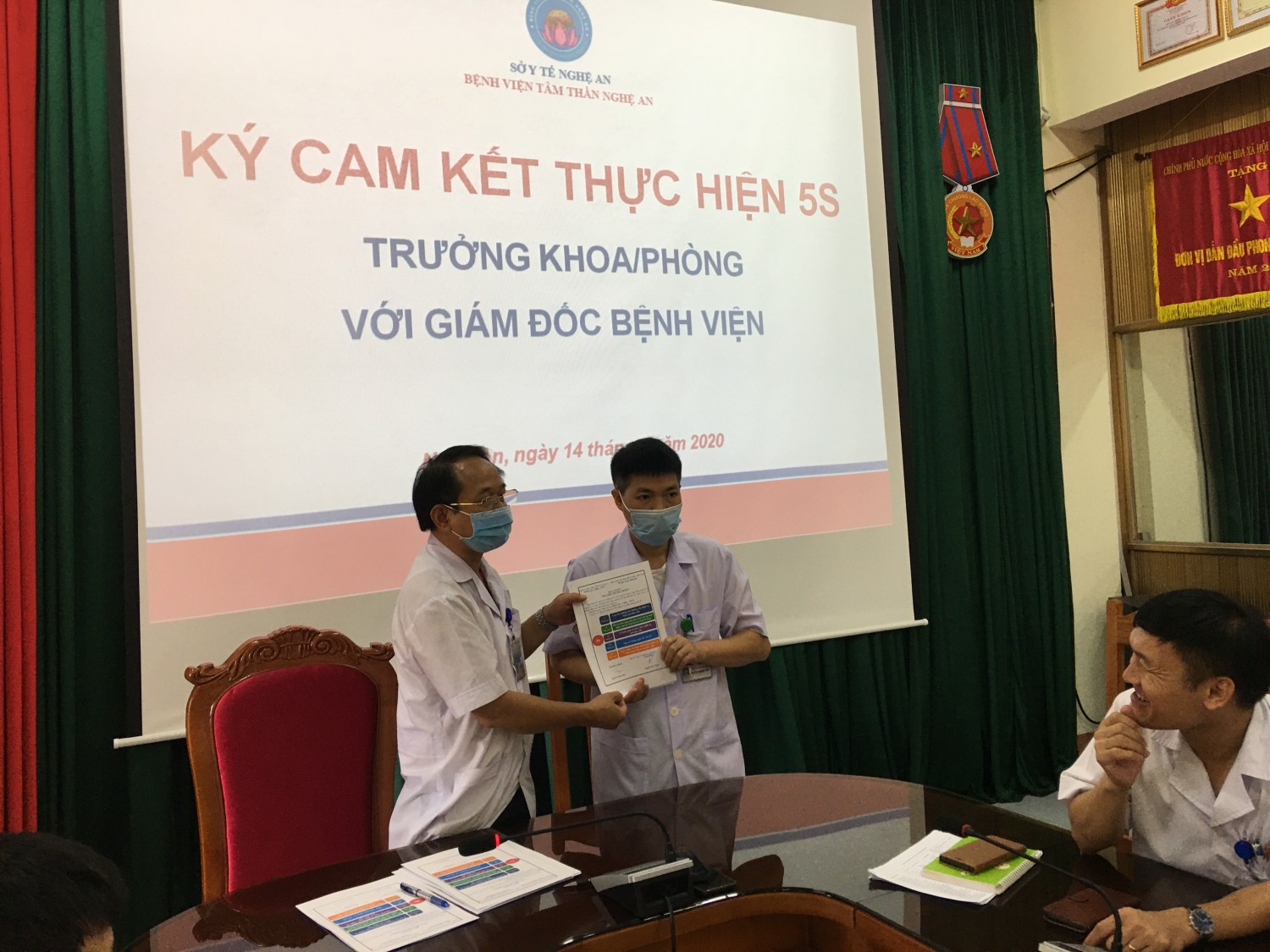 Bệnh viện Tâm thần Nghệ An thực hiện ký cam kết về việc thực hiện quy tắc 5S tại đơn vị