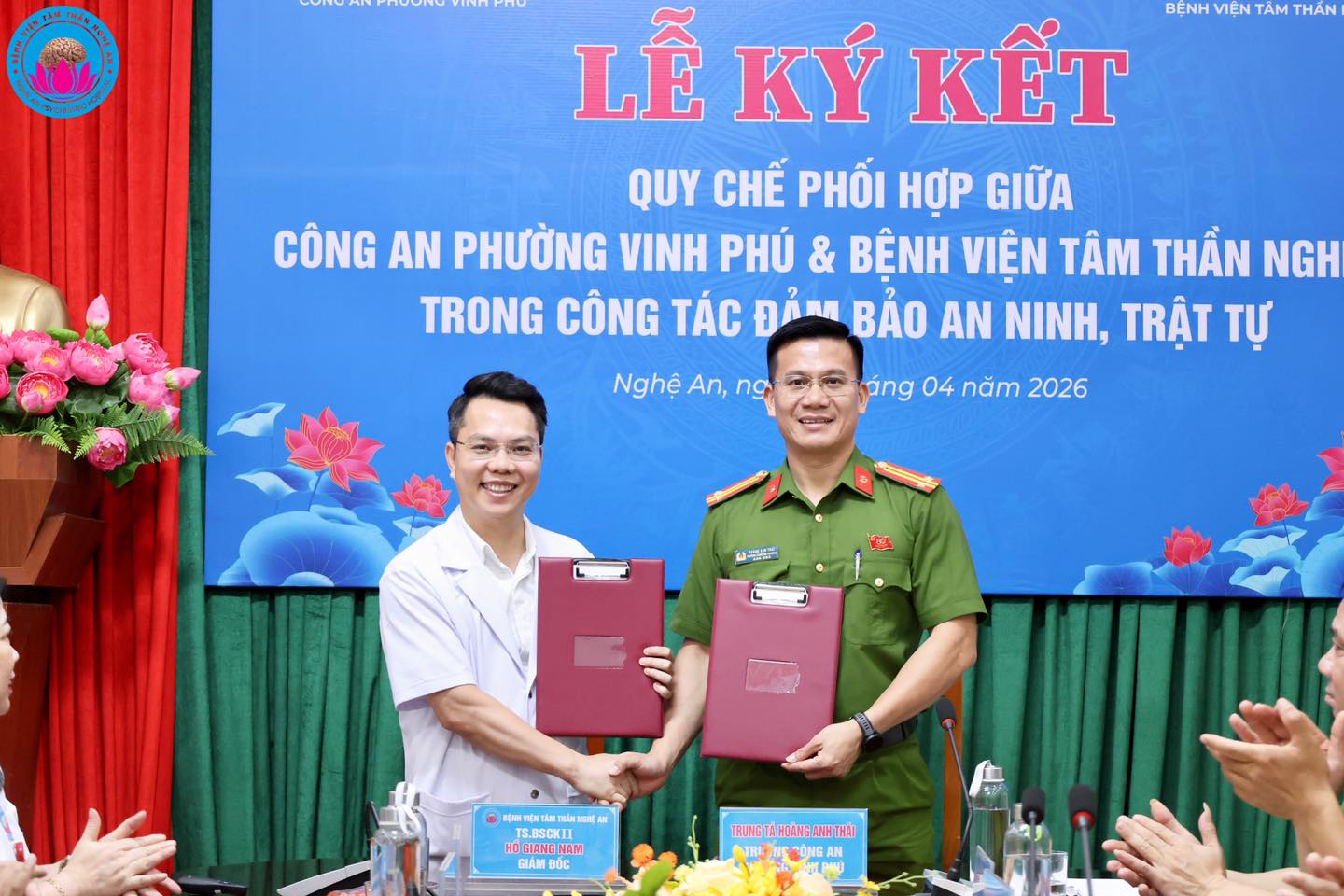 LỄ KÝ KẾT QUY CHẾ PHỐI HỢP GIỮA CÔNG AN PHƯỜNG VINH PHÚ & BỆNH VIỆN TÂM THẦN NGHỆ AN TRONG CÔNG TÁC ĐẢM BẢO AN NINH, TRẬT TỰ