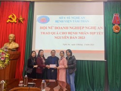 HỘI NỮ DOANH NHÂN NGHỆ AN TRAO QUÀ CHO BỆNH NHÂN DỊP TẾT NGUYÊN ĐÁN 2023