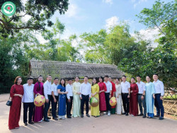 BỆNH VIỆN TÂM THẦN NGHỆ AN DÂNG HƯƠNG TẠI KHU DI TÍCH KIM LIÊN NHÂN KỶ NIỆM 136 NĂM NGÀY SINH CHỦ TỊCH HỒ CHÍ MINH (19/5/1890 - 19/5/2026)