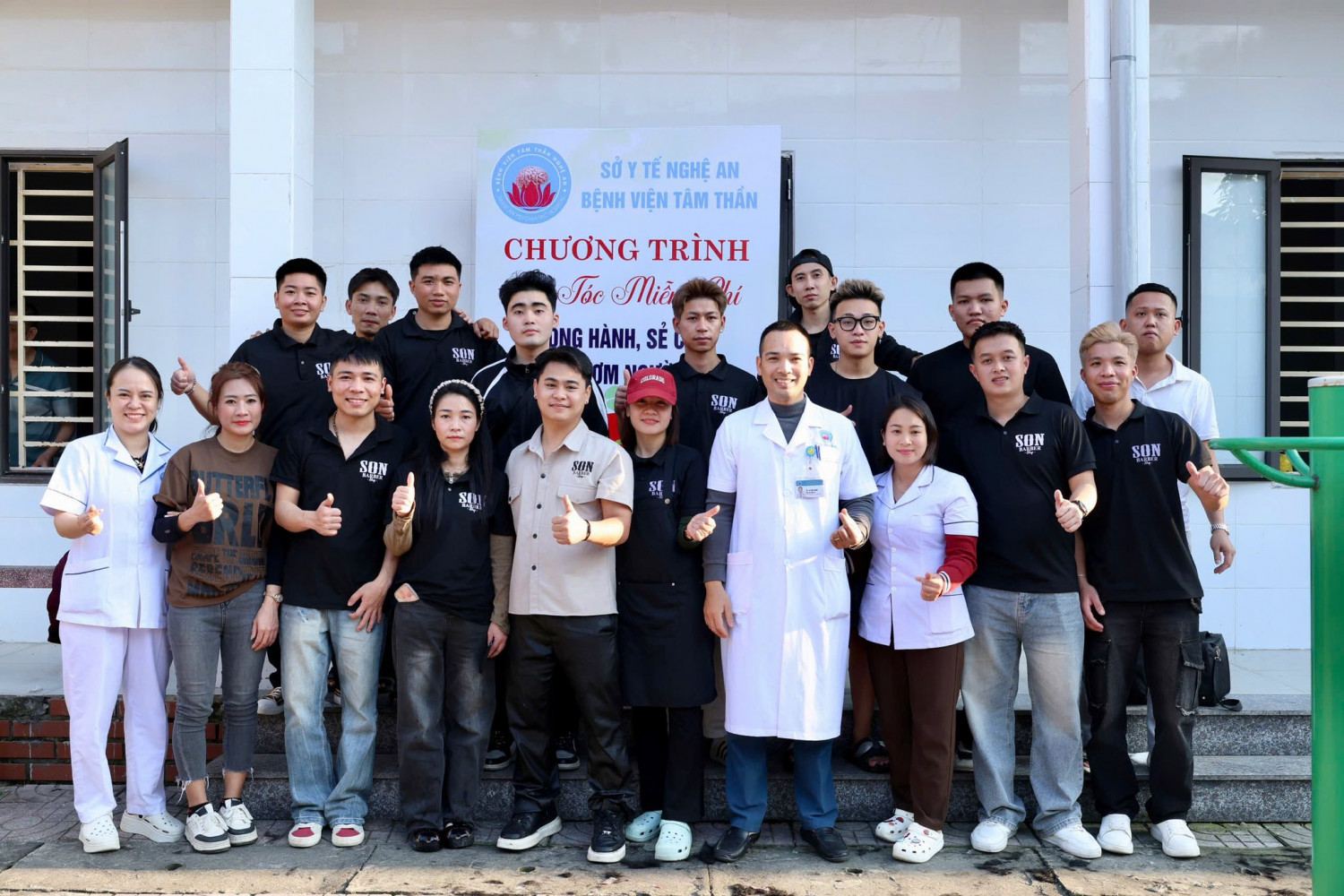 CHƯƠNG TRÌNH CẮT TÓC MIỄN PHÍ CHO NGƯỜI BỆNH - LAN TỎA YÊU THƯƠNG TỪ NHỮNG ĐIỀU GIẢN DỊ