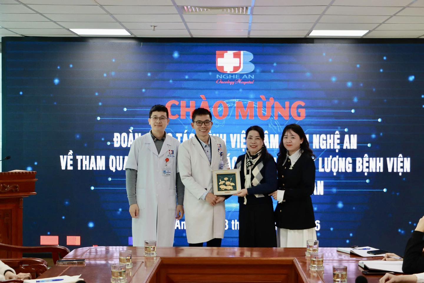 BỆNH VIỆN TÂM THẦN NGHỆ AN THAM QUAN, HỌC TẬP KINH NGHIỆM�CÔNG TÁC QUẢN LÝ CHẤT LƯỢNG BỆNH VIỆN TẠI BỆNH VIỆN UNG BƯỚU NGHỆ AN