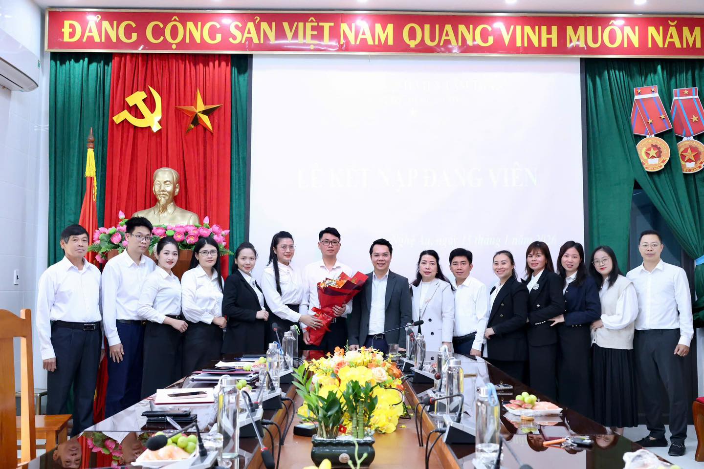 BỆNH VIỆN TÂM THẦN NGHỆ AN TỔ CHỨC LỄ KẾT NẠP ĐẢNG VIÊN