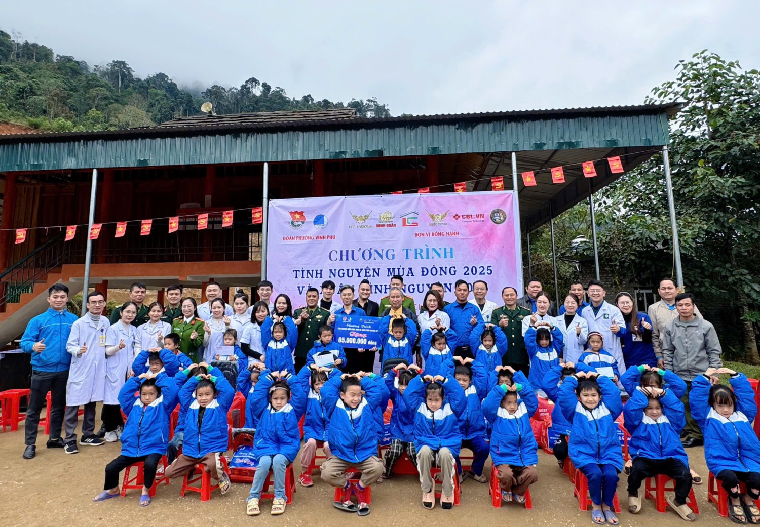 BỆNH VIỆN TÂM THẦN NGHỆ AN LAN TỎA TINH THẦN NHÂN ÁI TRONG CHƯƠNG TRÌNH “MÙA ĐÔNG ẤM 2025 – XUÂN TÌNH NGUYỆN 2026"