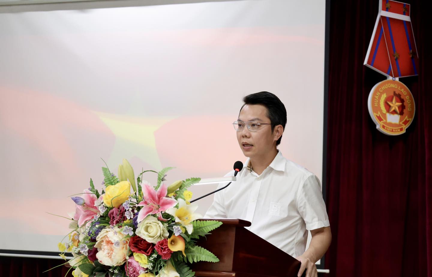 LỜI CHÀO THÁNG 4 TỪ TRÁI TIM NHỮNG NGƯỜI THẦY THUỐC